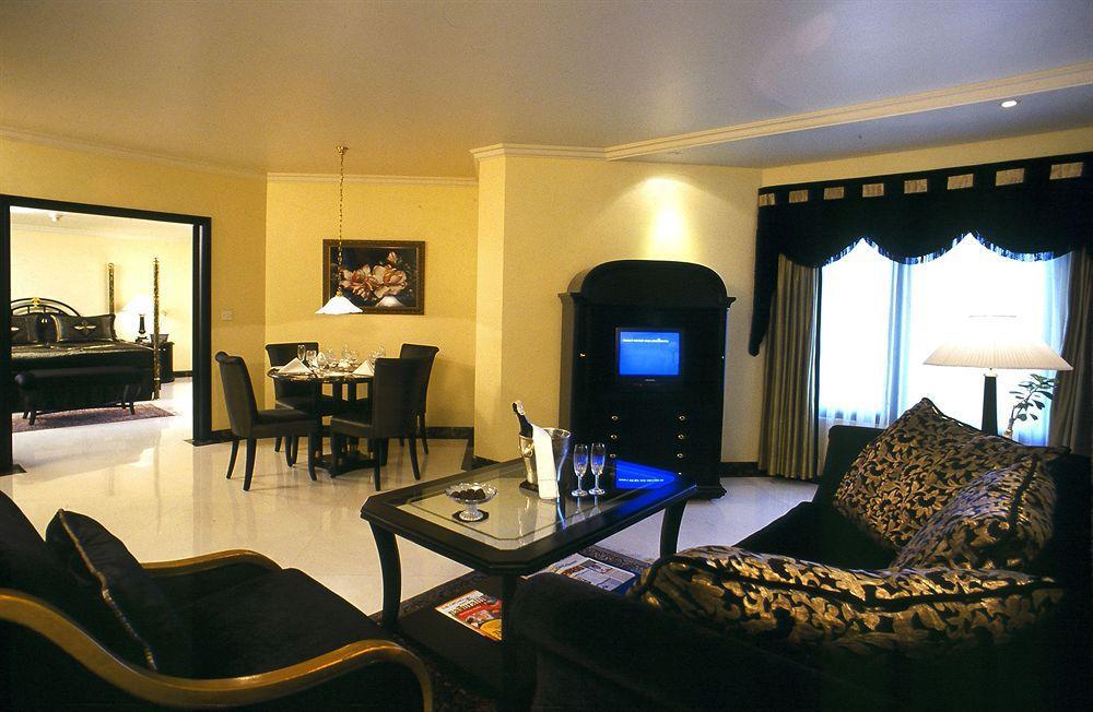 فندق ذا أوركيد مومباي المظهر الخارجي الصورة A suite at the Taj Mahal Palace, Mumbai