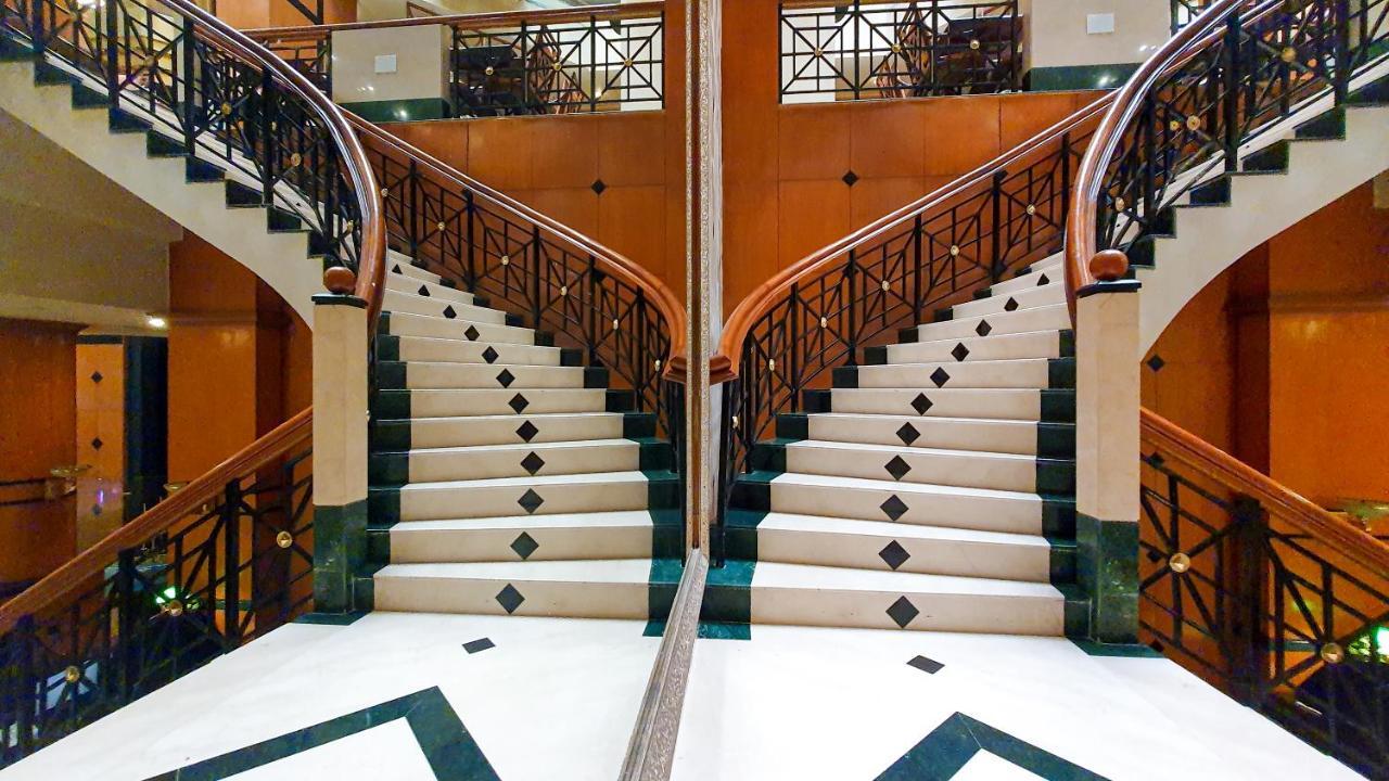 فندق ذا أوركيد مومباي المظهر الخارجي الصورة Stairs in the lobby